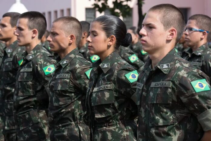 Exército abre vagas para mais de 110 profissões sem concurso, oferecendo salários de até R$10 mil; saiba como se inscrever agora!