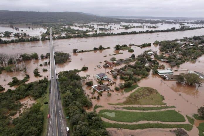 Chuvas no Rio Grande do Sul mobilizam todo o país; deixa população sem água, hospitais fechados e barragens ameaçadas