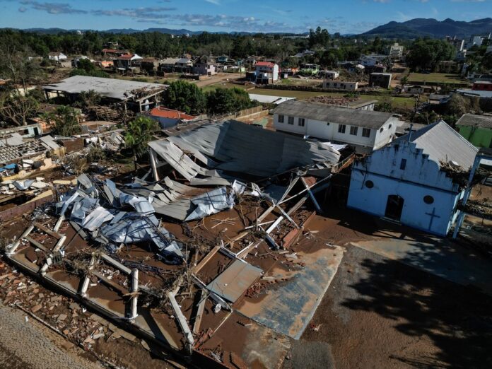 GOVERNO analisa 300 MIL FRAUDES no Auxílio Reconstrução